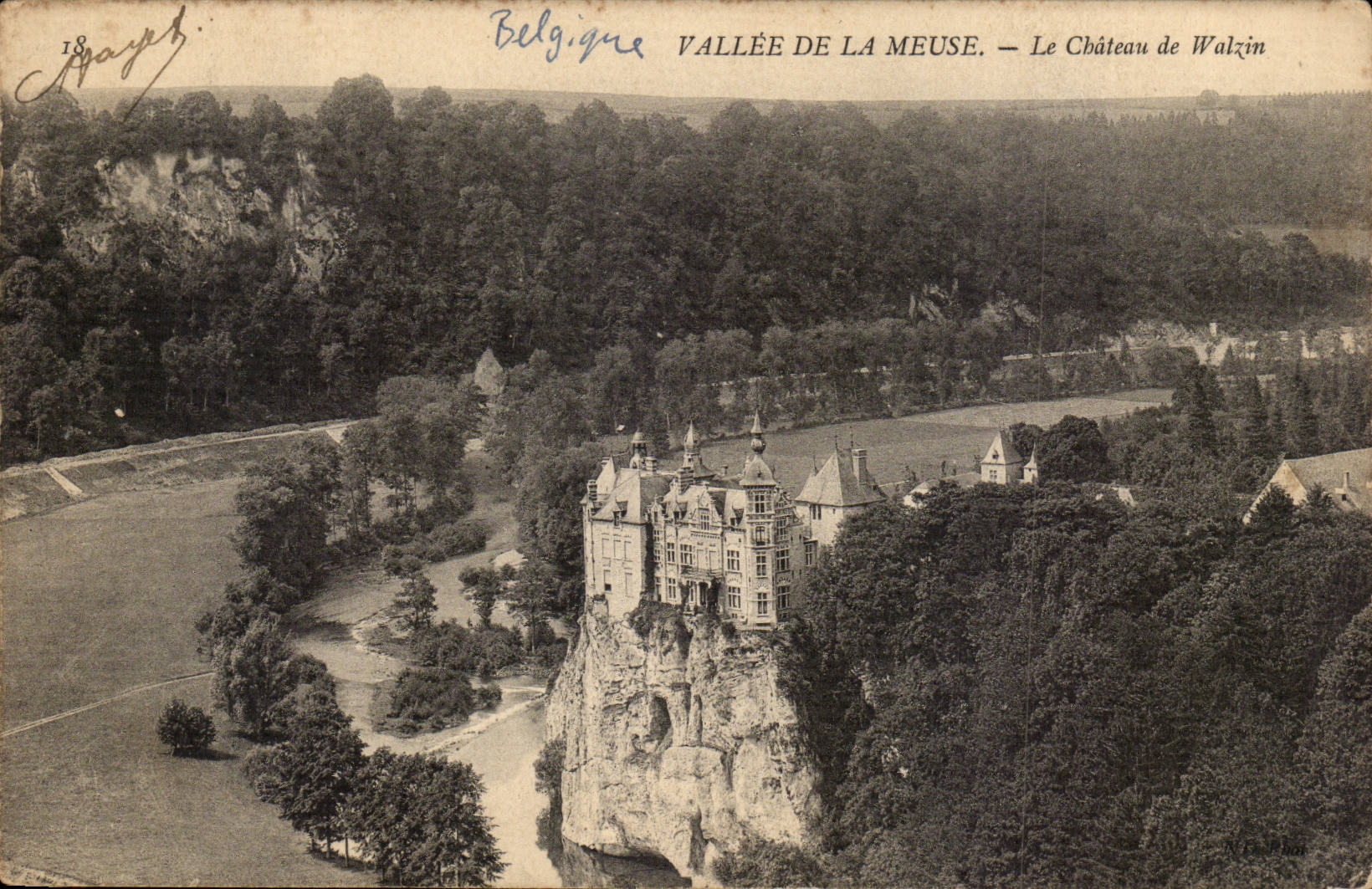 Belgique Belgie CPA Vallee de la Meuse Le chateau de Walzin