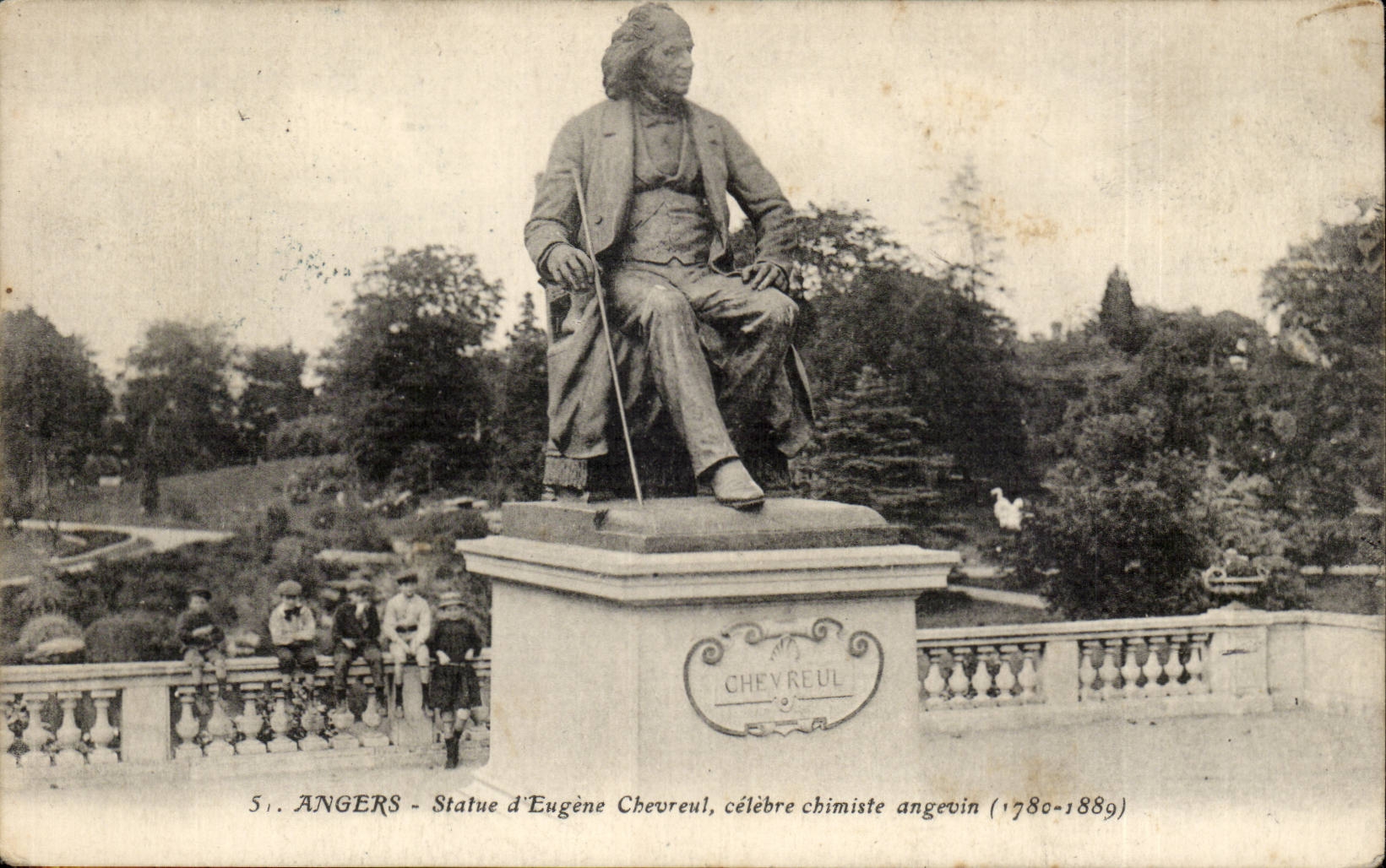 Angers CPA Statue d'Eugene Chevreul celebre chimiste angevin (1780-1889)
