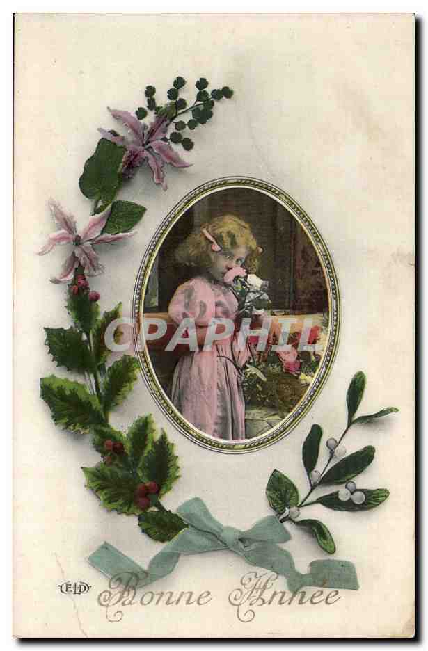 Fille en robe rose — décor floral — Celd
