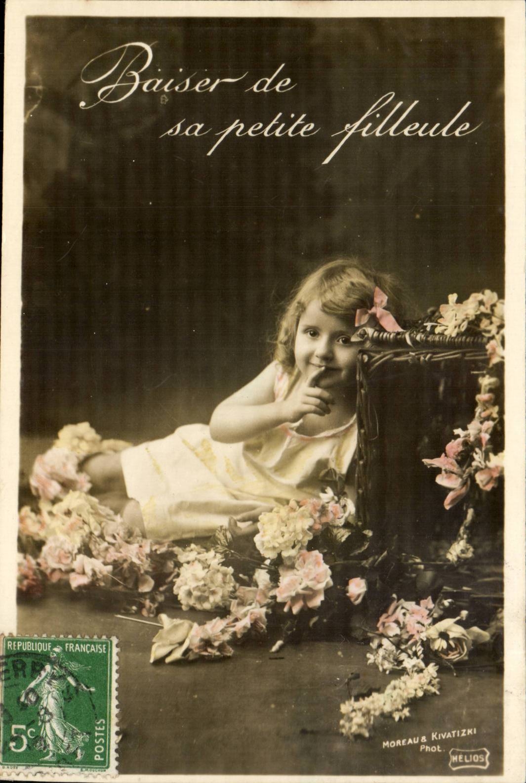 CPA Fantaisie Baiser de sa petite filleule (enfant)