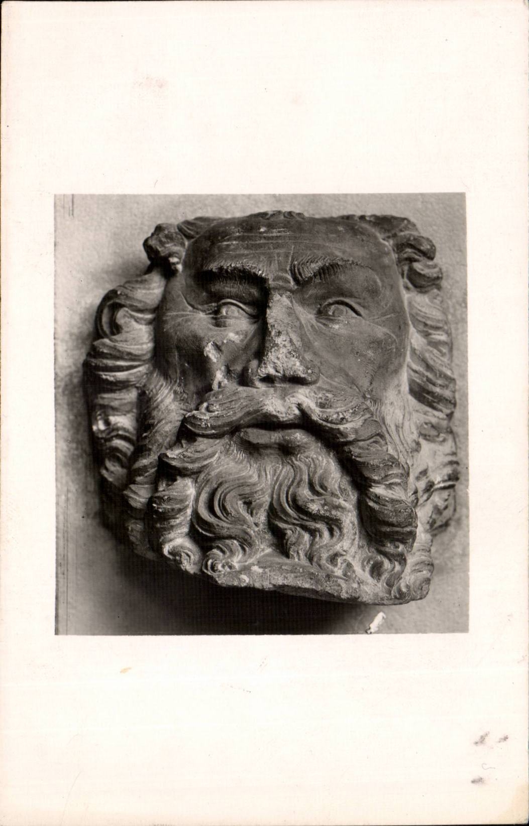 Face d'homme barbu, XVᵉ s. - Pierre — Musée de Poitiers — Éditions Plessis