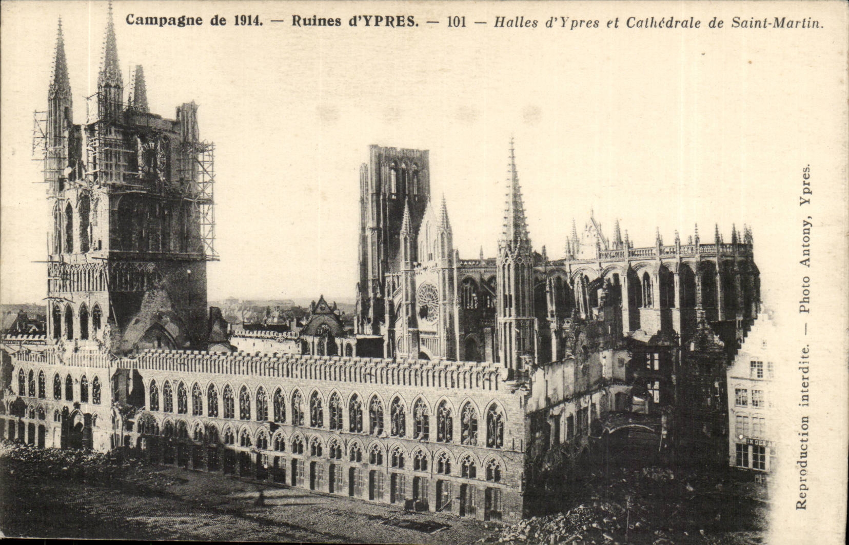 CAmpagne de 1914 CPA Ruines d'Ypres Halles d'Ypres et cathedrale de Saint Martin Belgie Belgique