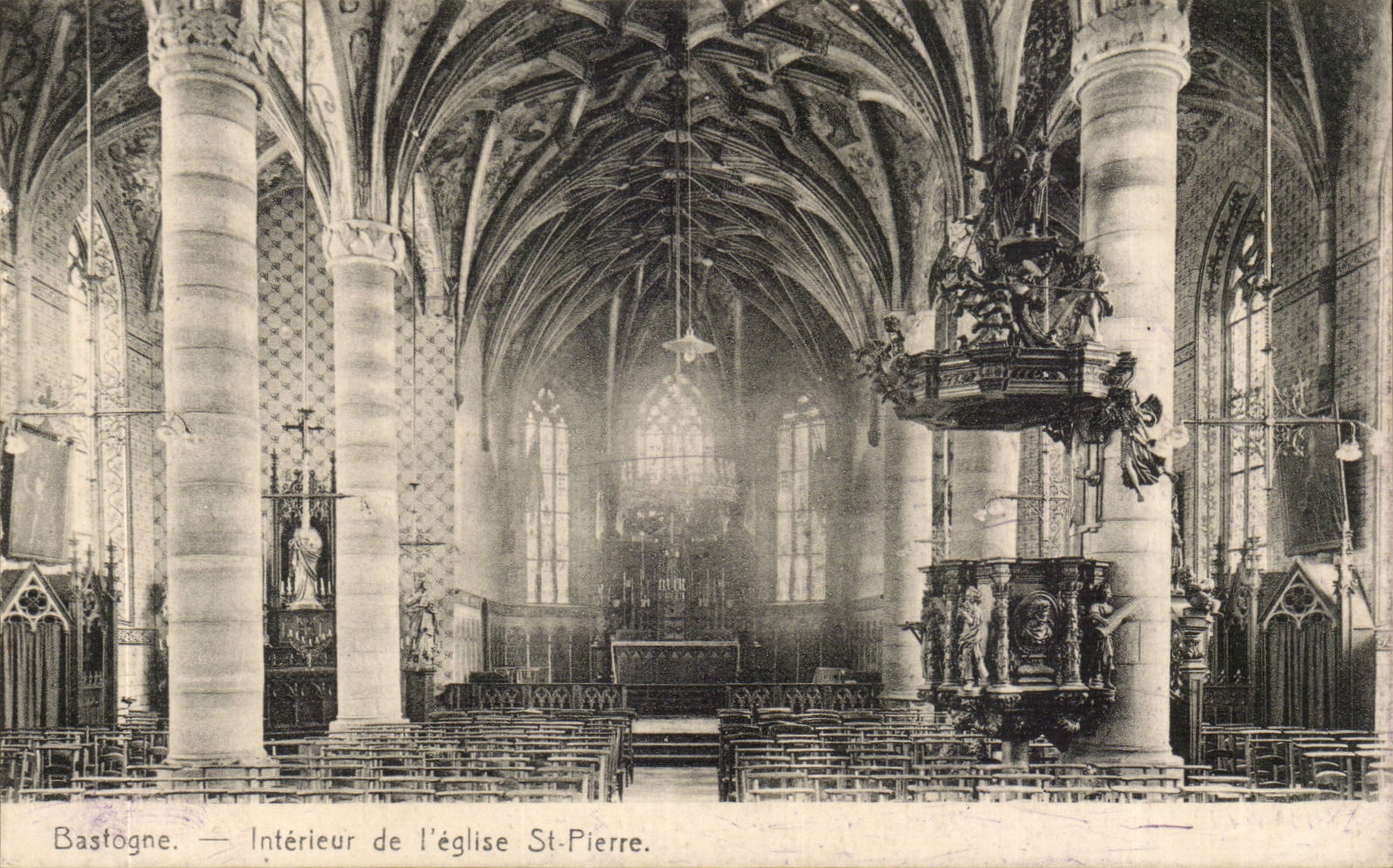 Bastogne cPA Interieur de l'eglise Saint Pierre