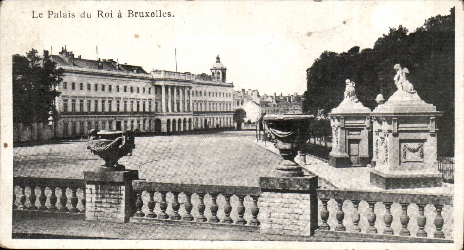 Belgie Belgique CPA Le palais du roi a Bruxelles