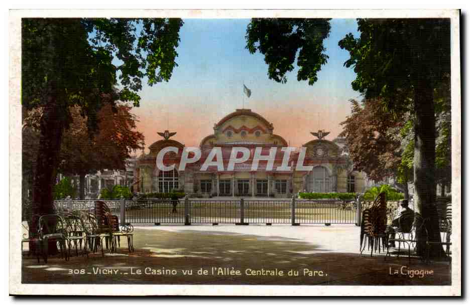 Vichy CPA le casino vu de l'allee centrale du parc