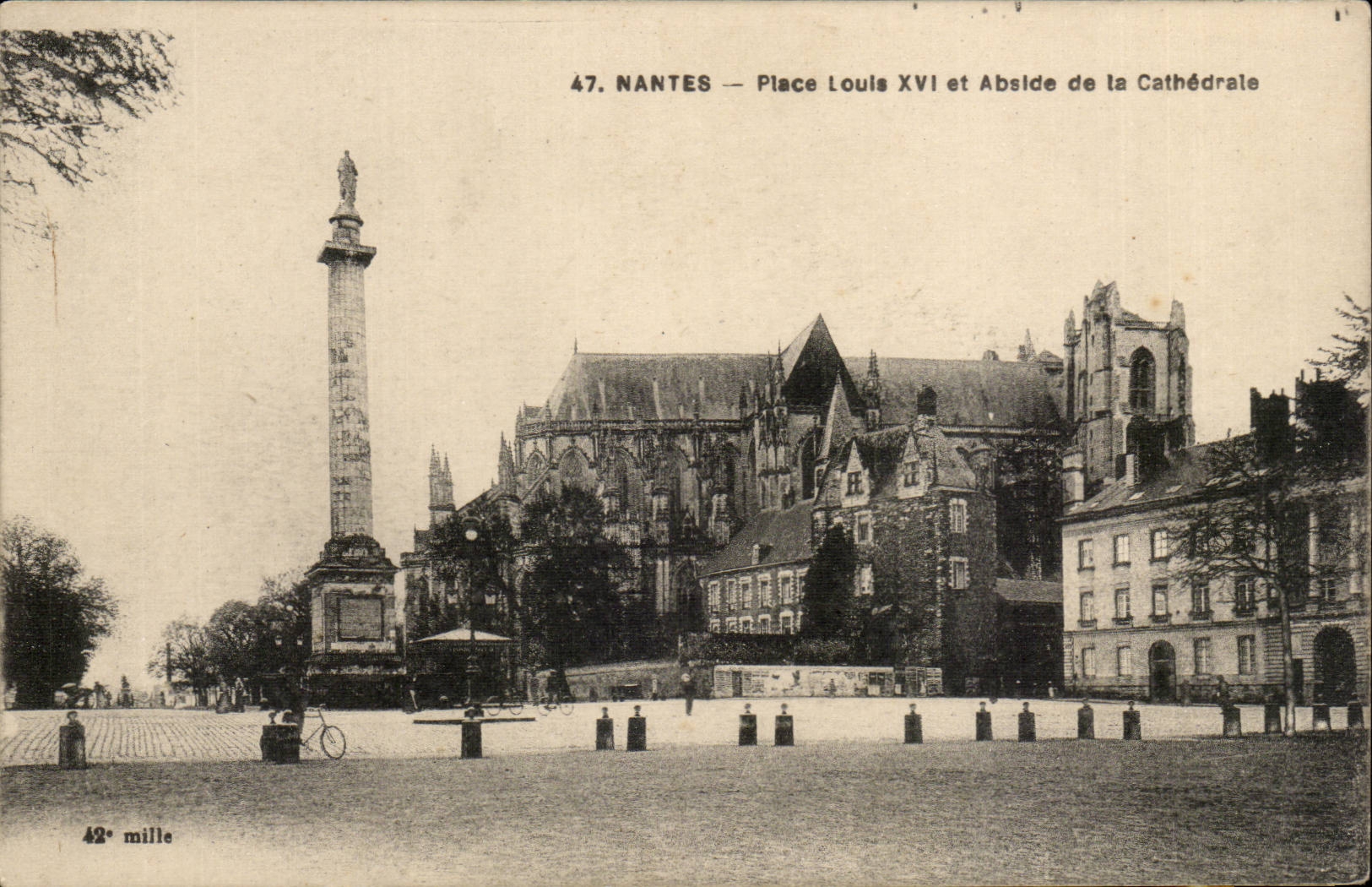 Nantes CPA Place Louis XVI et abside de la cathedrale