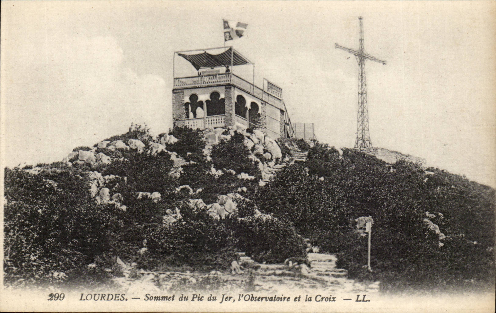 Lourdes CPA Sommet du pic du fer l'observatoire et la croix