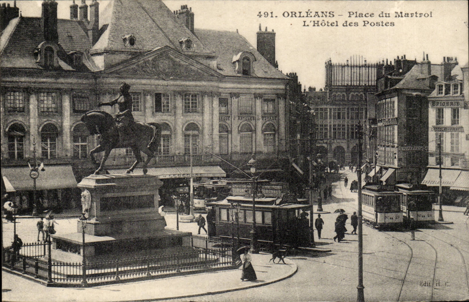 Orleans CPA Place du Martroi L'hotel des Postes (tramway)