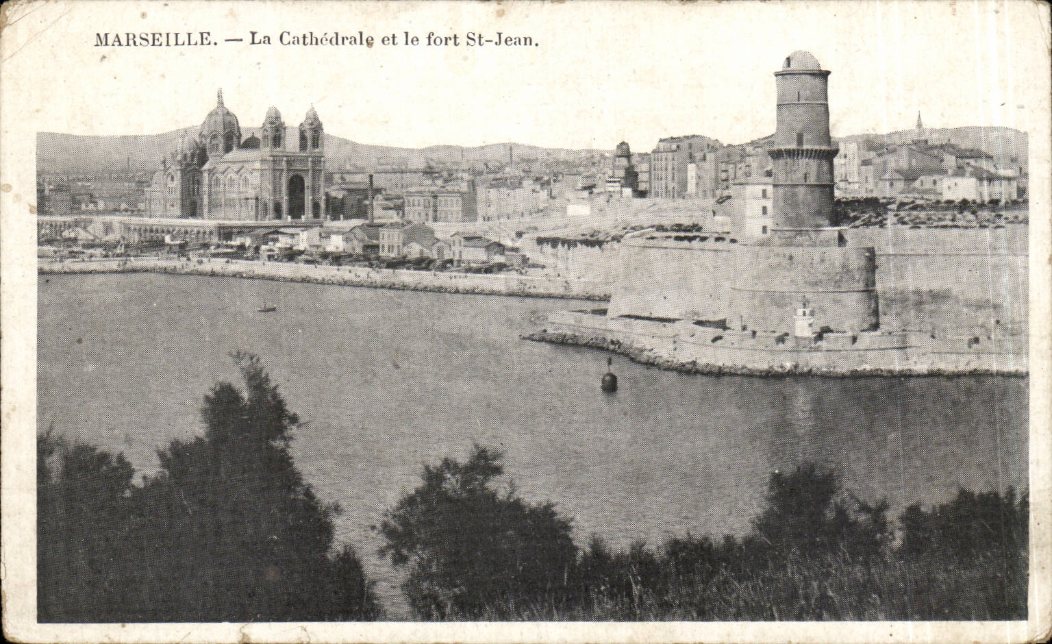 Marseille CPA La cathedrale et le fort St Jean