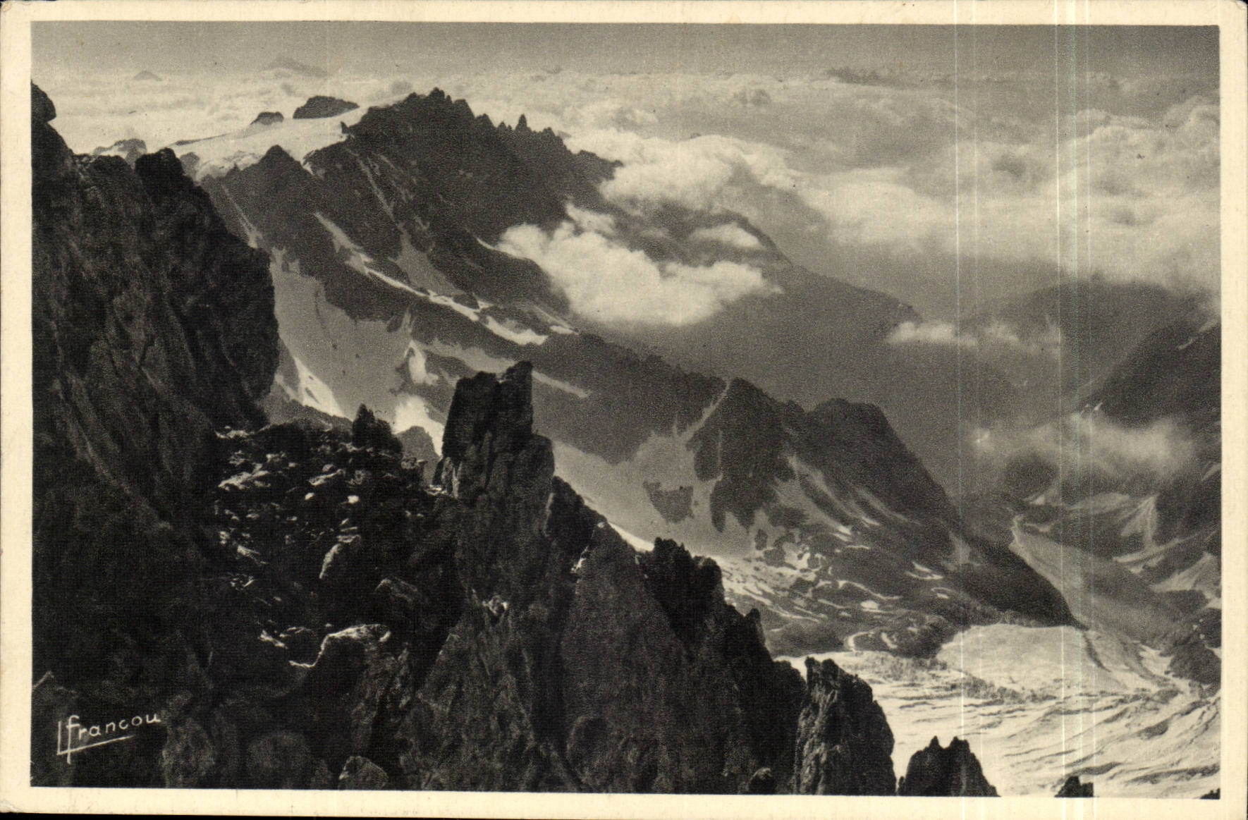Vue des montagnes enneigées — Du Pic des Neiges-Cordier (3615 m.) vers Les Clouzis et Le Viso — L. Francou, Briançon, n° 16