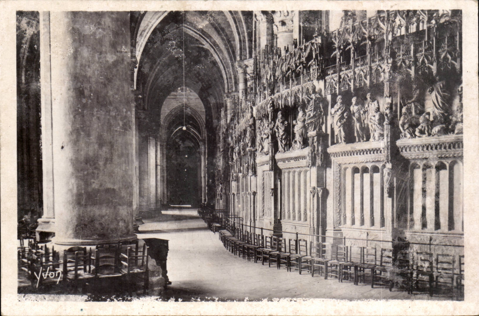 Intérieur de la Cathédrale — Le Déambulatoire — Éditions d'Art Yd'on
