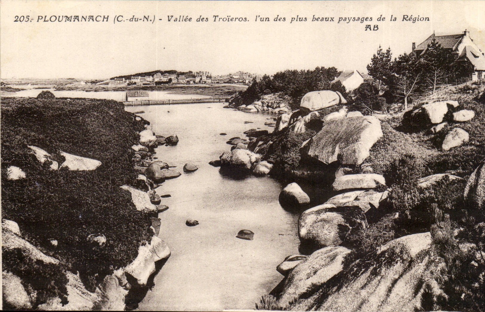 Ploumanach CPA Vallee des Troieros l'un des plus beaux paysages de la region