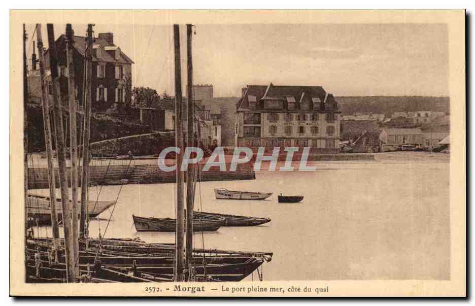 Morgat CPA Le port plein emer cote du quai