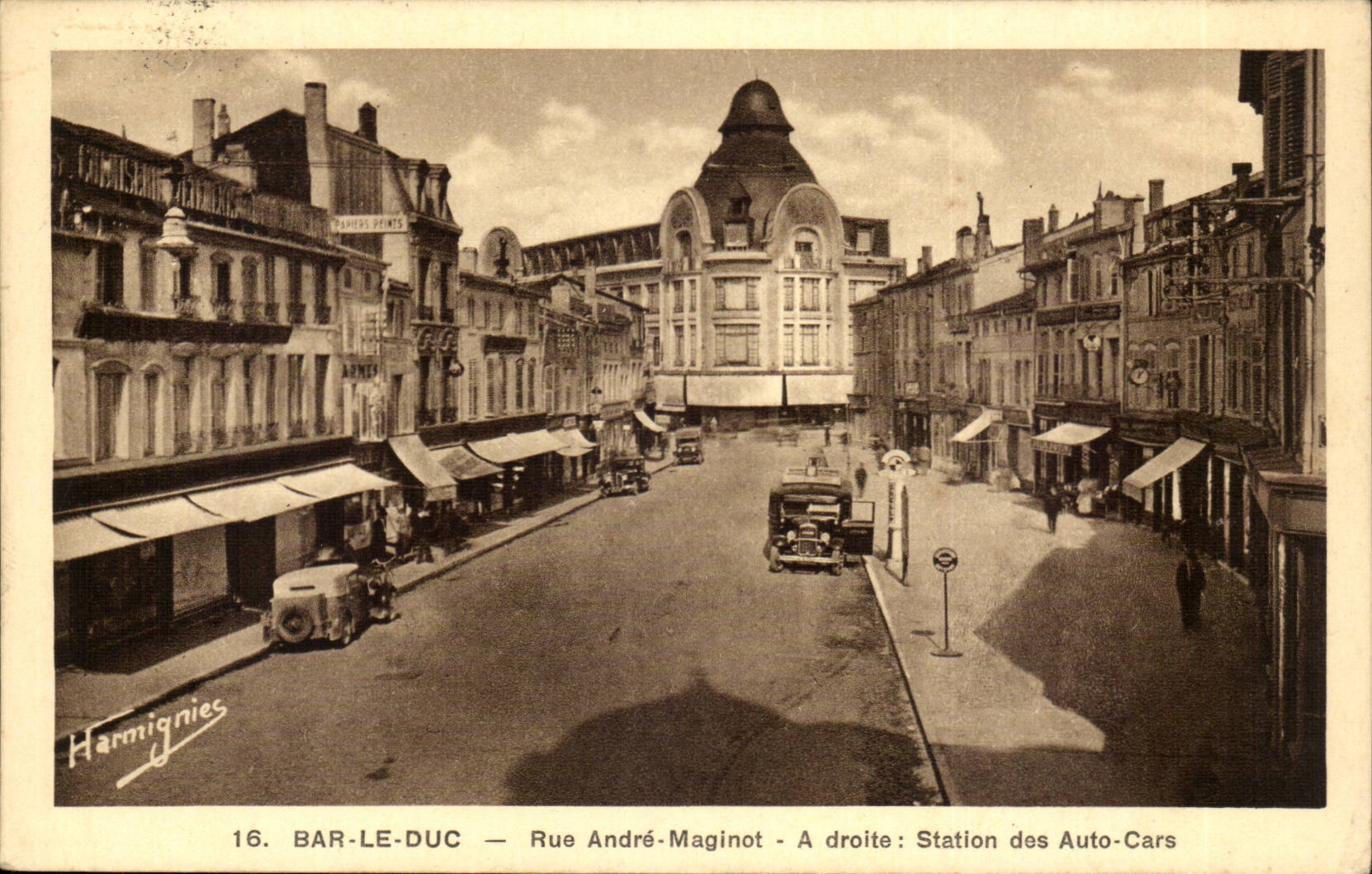 Bar le Duc CPA Rue Andre Maginot A droite Station des auto cars