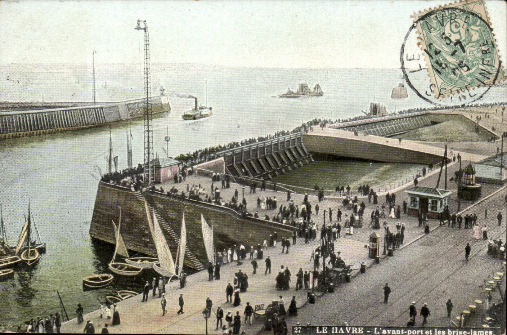 Le Havre CPA L'avant port et les brise lames