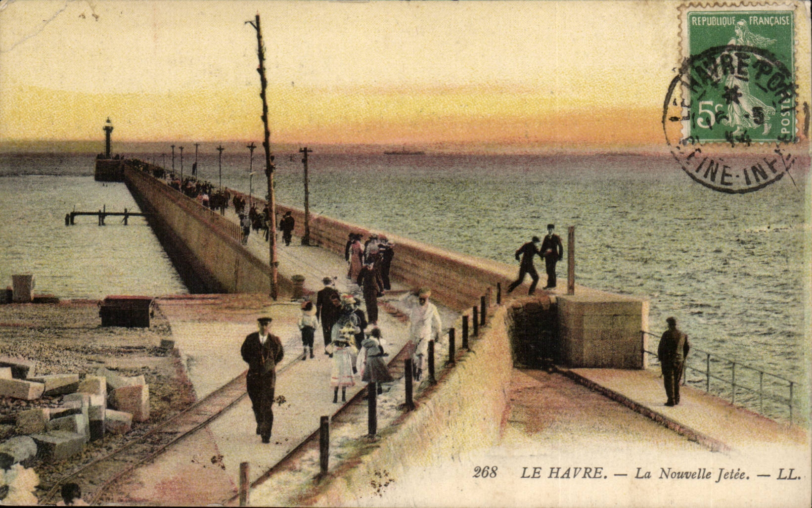 Le Havre CPA La nouvelle jetee