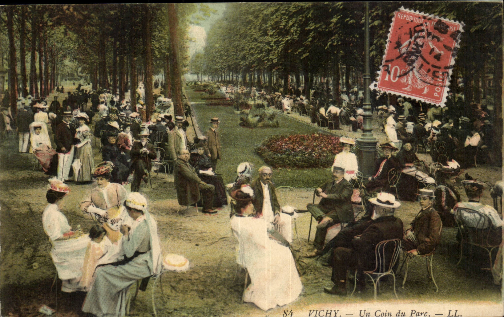 Vichy CPA Un coin du parc