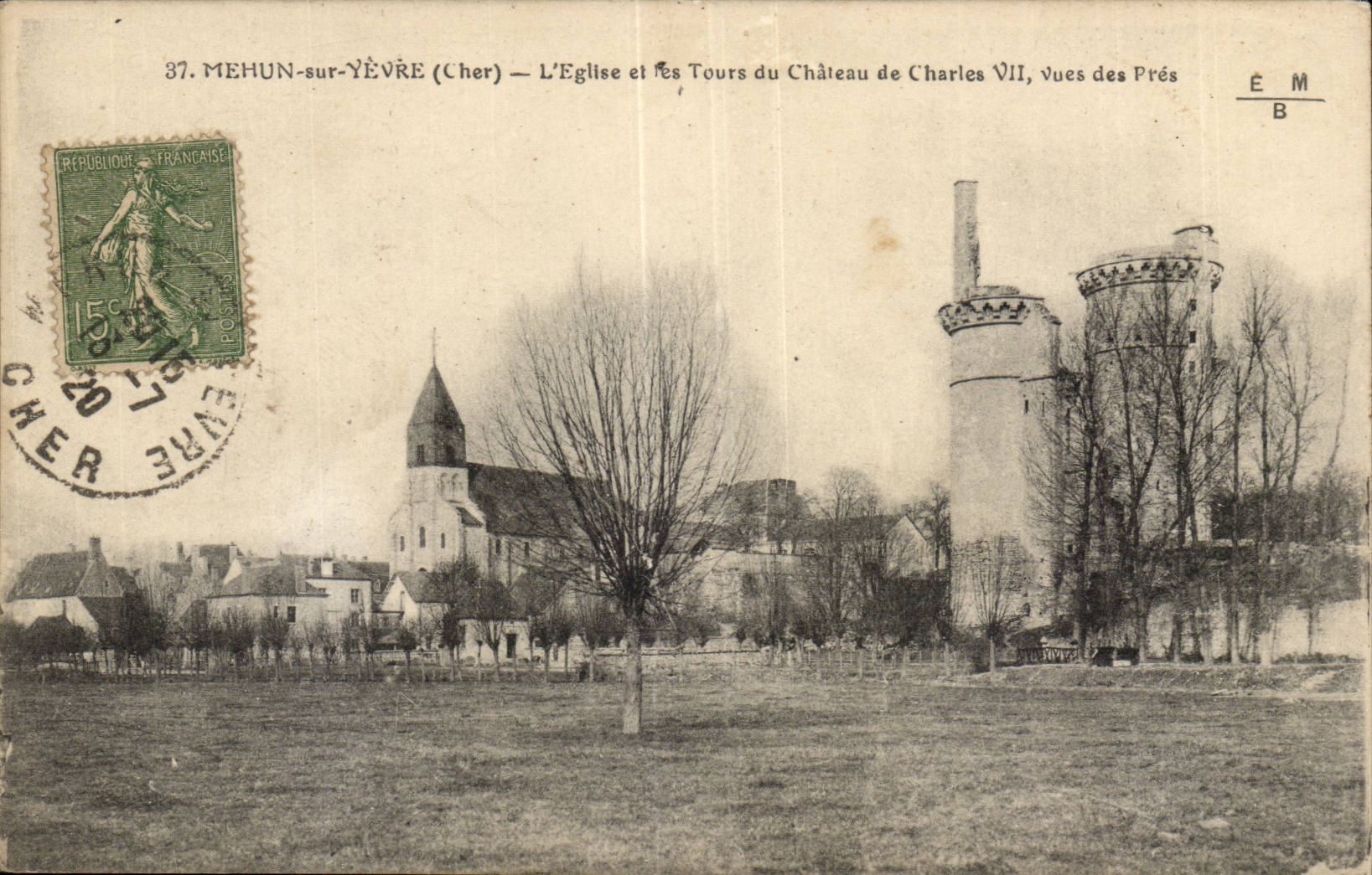 MEHUN-sur-YÈVRE (Cher) — L'Église et les Tours du Château de Charles VII, vues des Prés — É M B