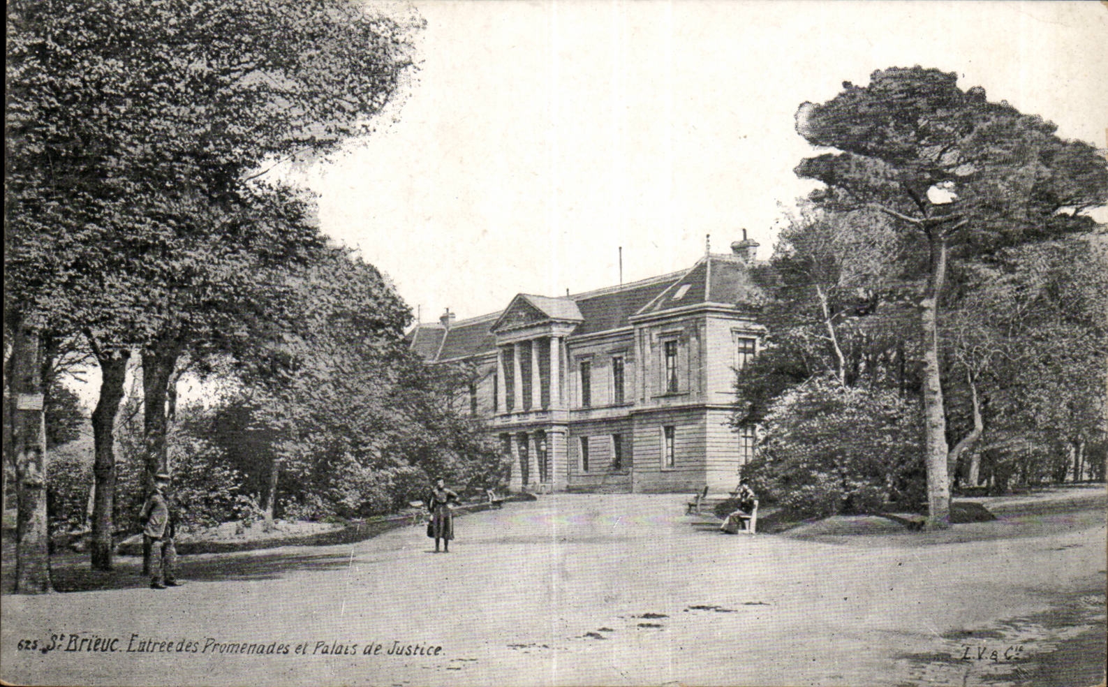 Saint-Brieuc — Entrée des Promenades et Palais de Justice — L.V.A. & Cie
