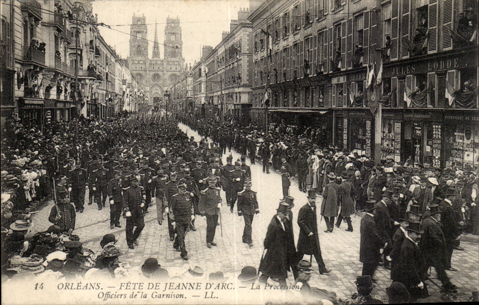 Orleans CPA Fete de Jeanne d'arc La procession officiers de garnison TOP (librairie Jules Lodde)