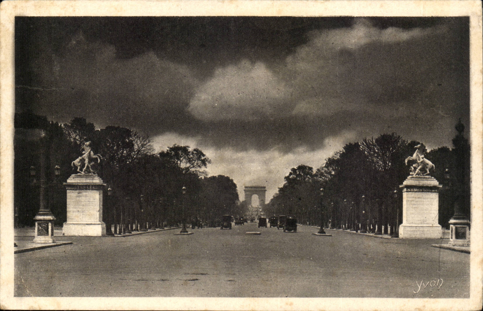 Paris CPA L'avenue des Champs Elysees