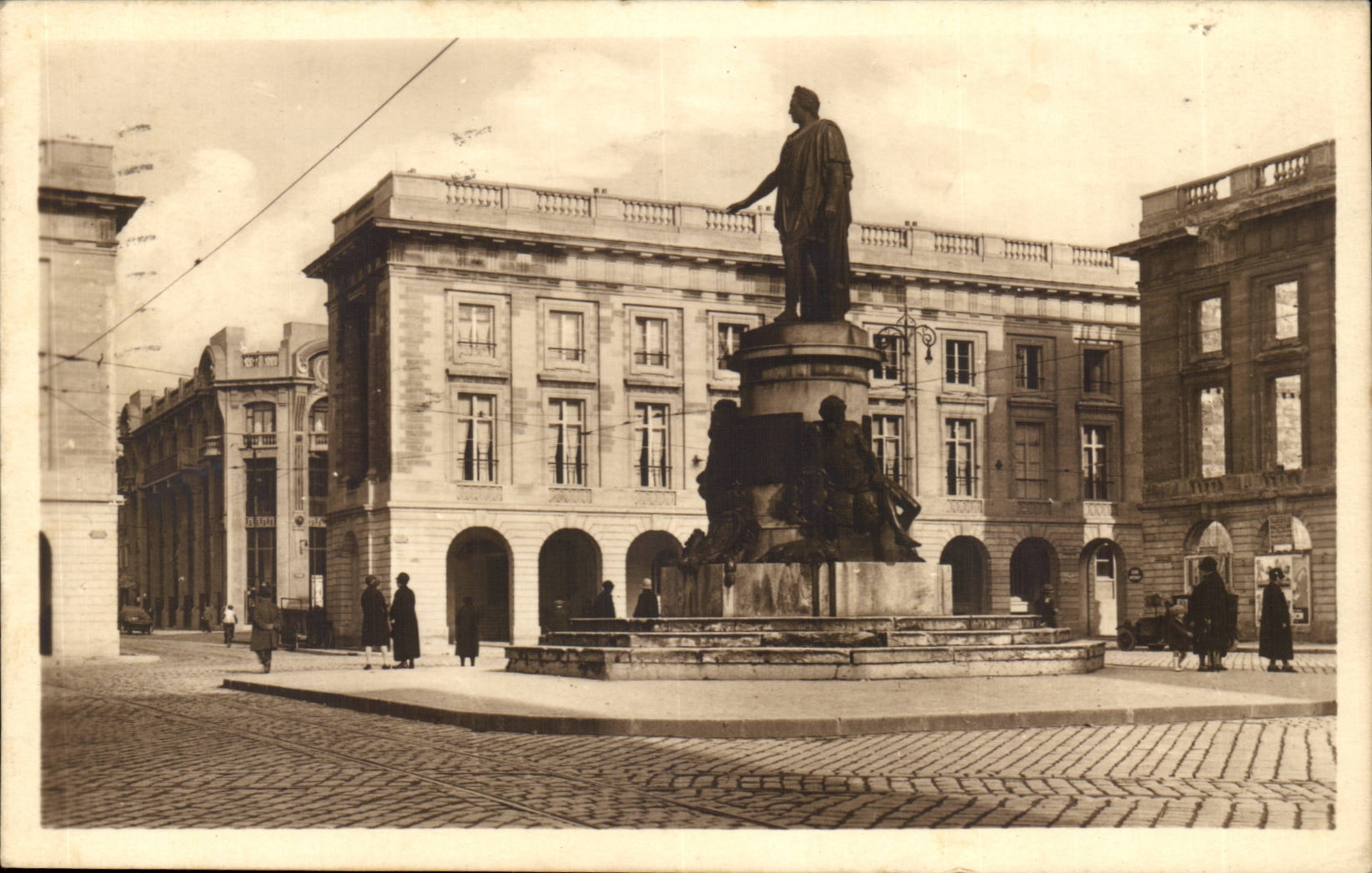 Reims — Der Königliche Platz und Statue von Ludwig XV — Verlag Reims-Cathédrale, Kathedralsquare, Reims.