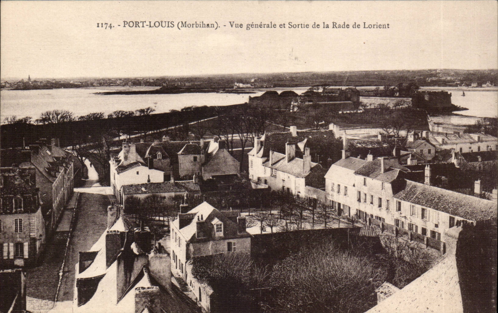 Port-Louis (Morbihan) — Vue générale et Sortie de la Rade de Lorient — Laurent-Nel, Rennes, n°1174