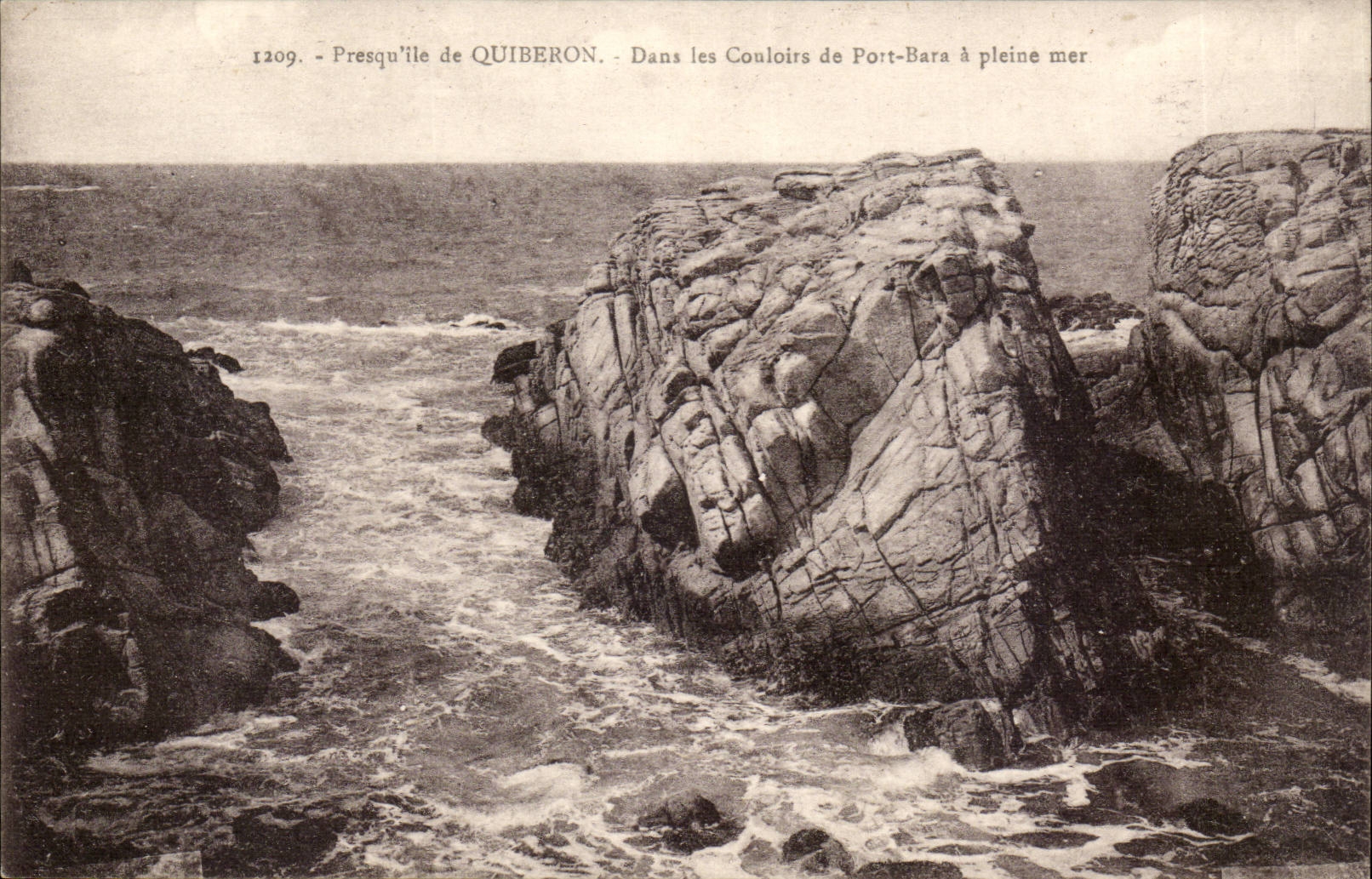 Presqu'ile de Quiberon CPA DAns les couloirs de Port Bara a pleine mer