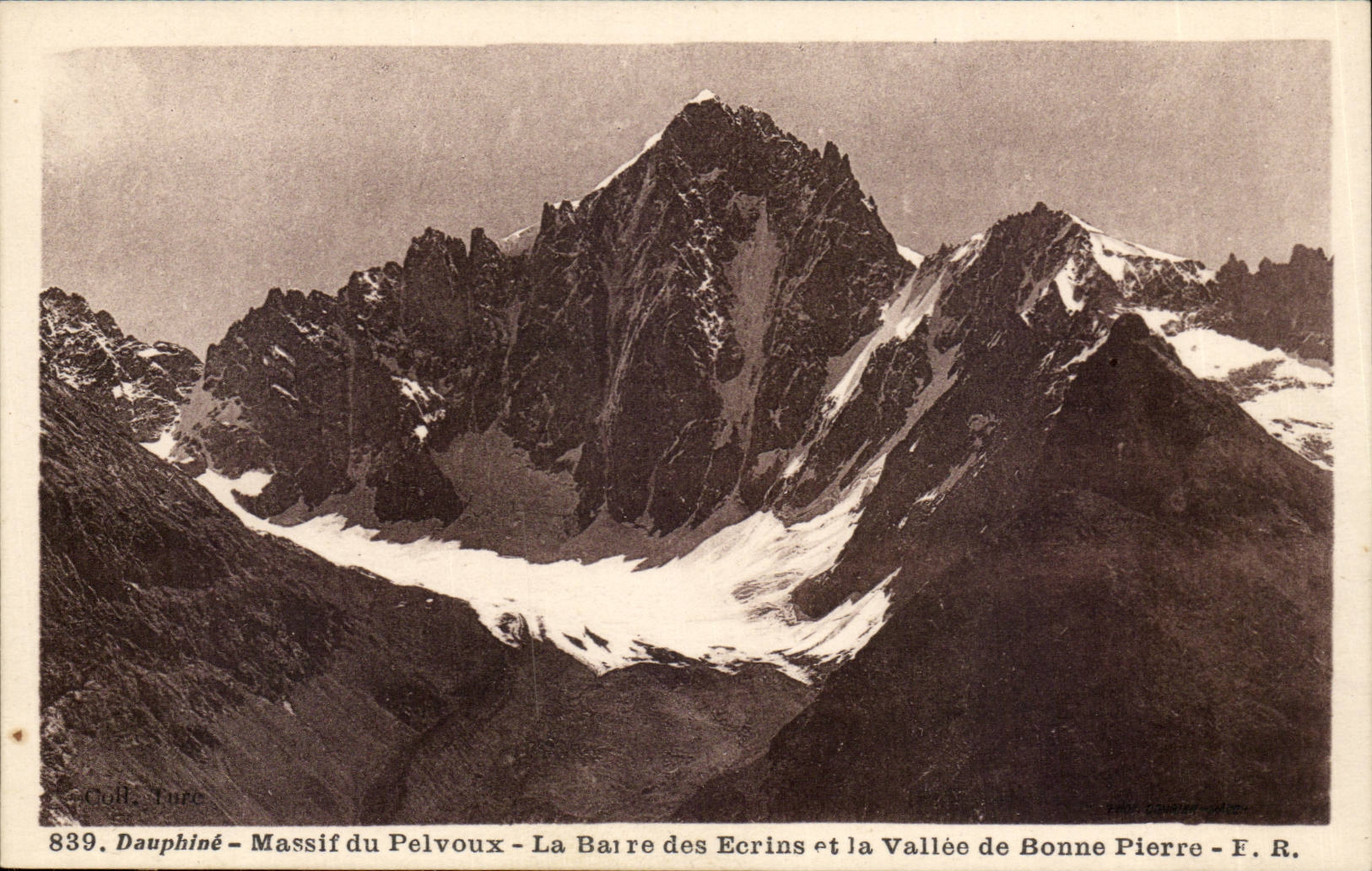 Massif Massif du Pelvoux CPA La barre des Ecrins et la vallee de Bonne Pierre