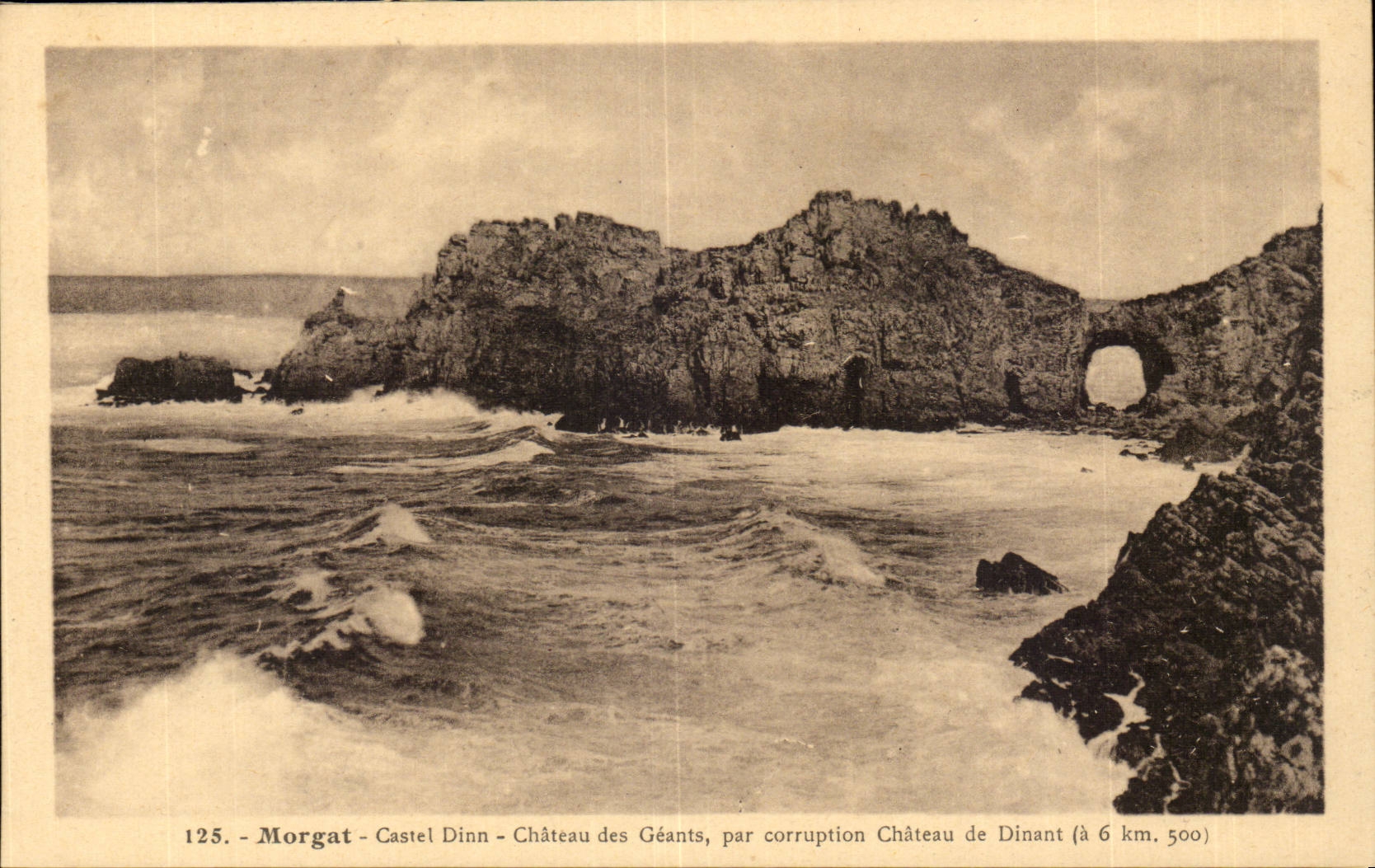Morgat - Castel Dinn - Château des Géants, par corruption Château de Dinant (à 6 km, 500)