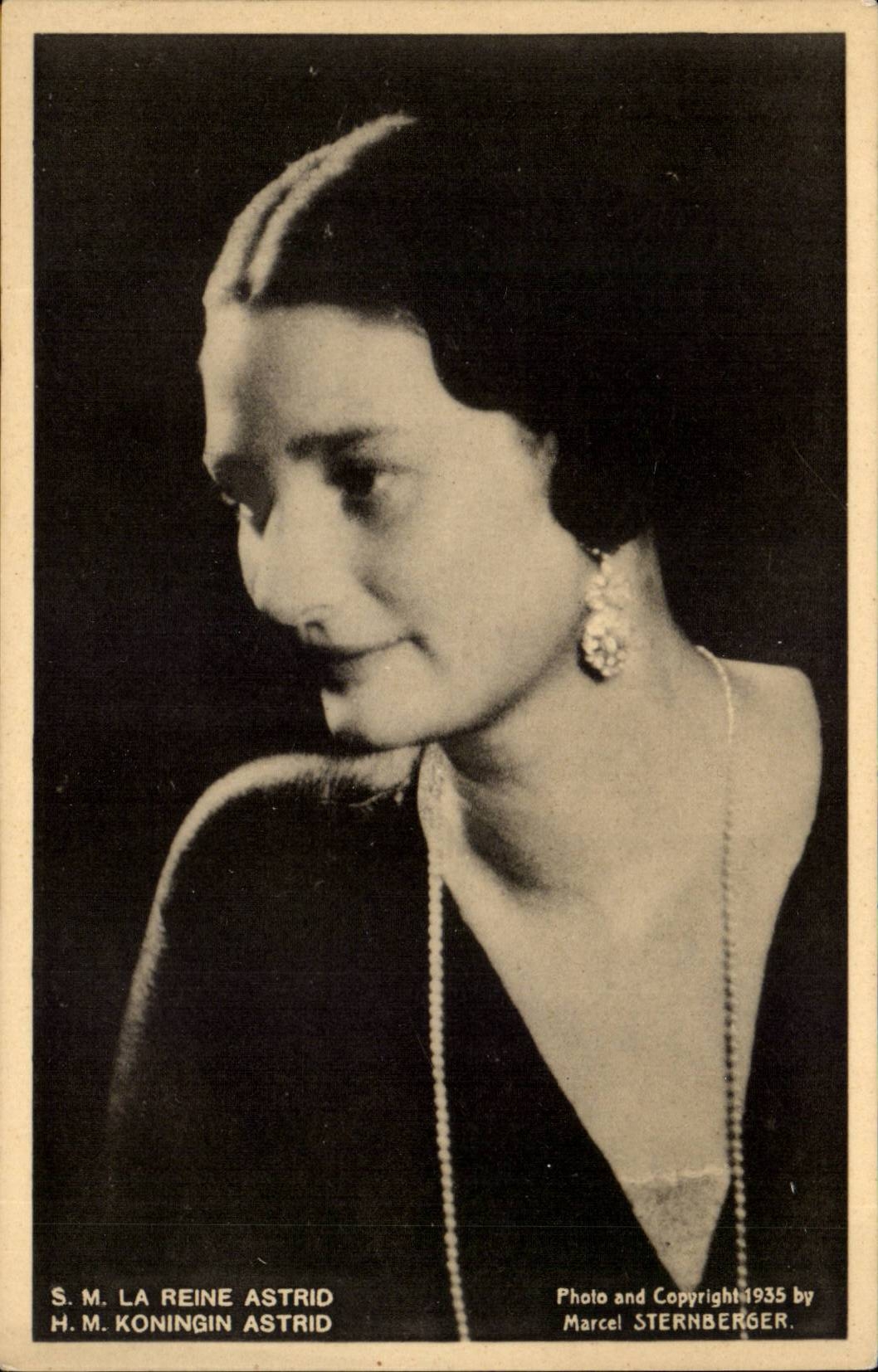 S.M. LA REINE ASTRID — Portrait — Photo Marcel Sternberger, 1935