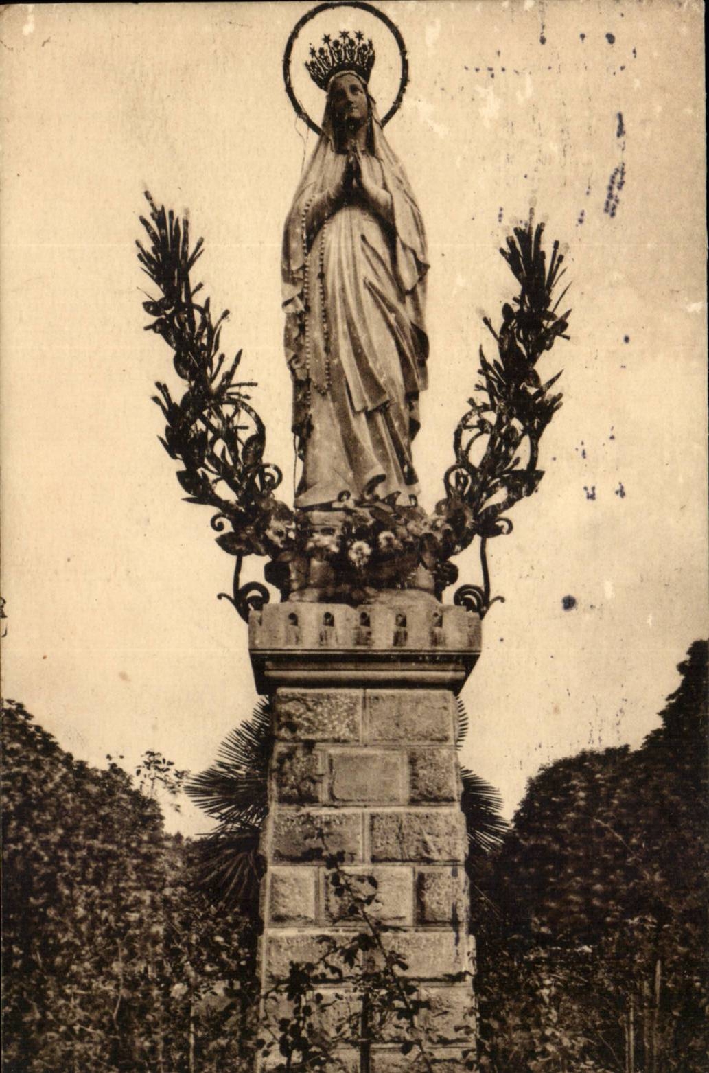 Lourdes CPA La vierge couronnee