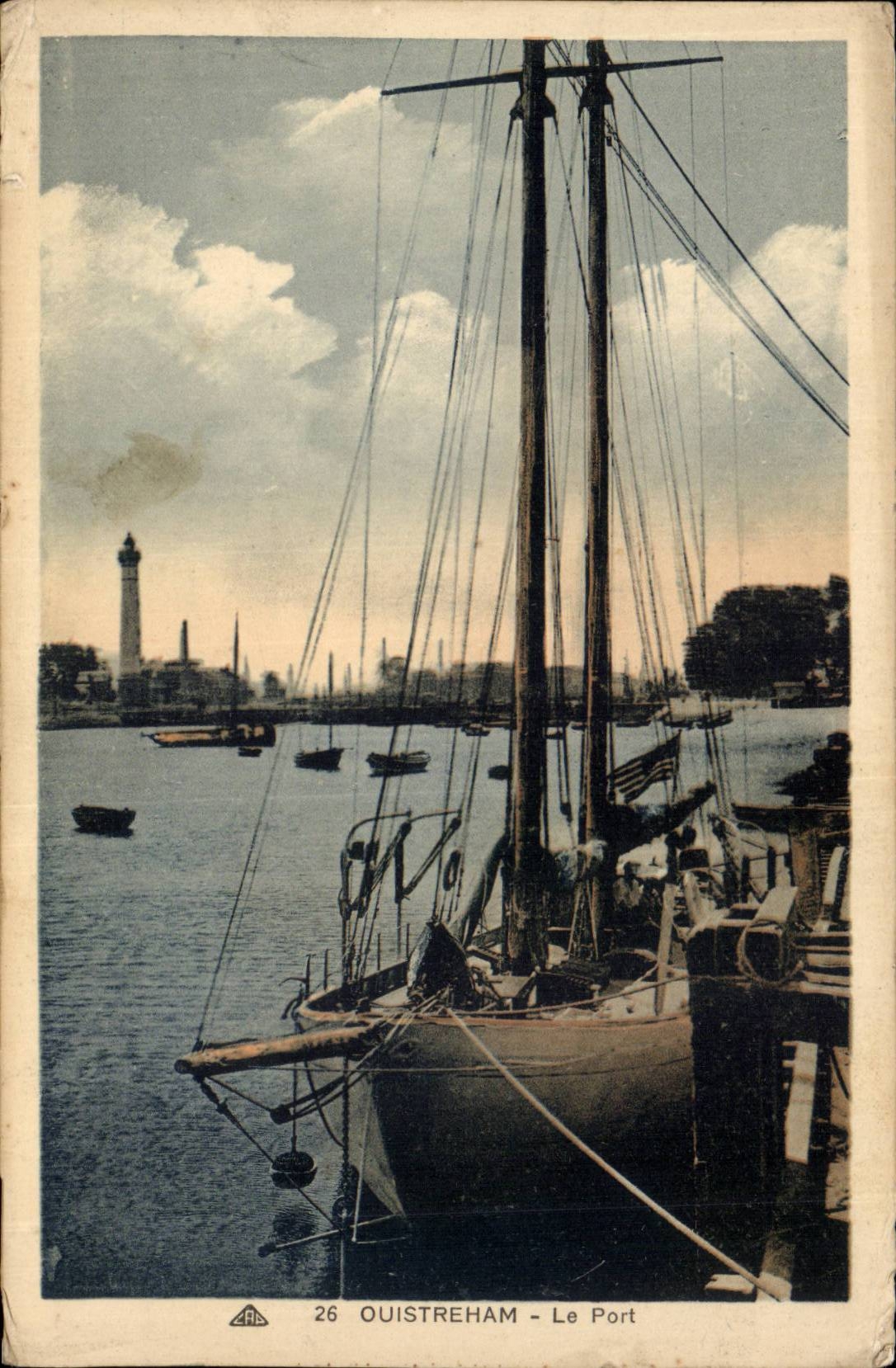Ouistreham CPA Le port (bateau)