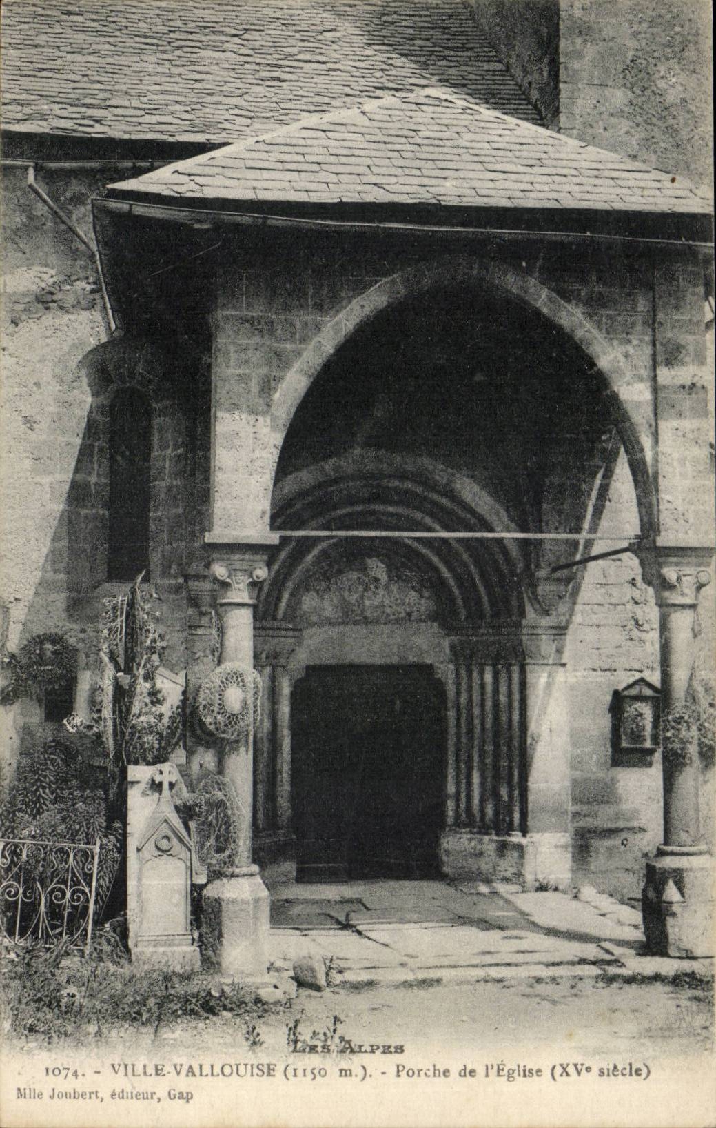 Les Alpes CPA Ville Vallouise Porche de l'eglise (15eme)