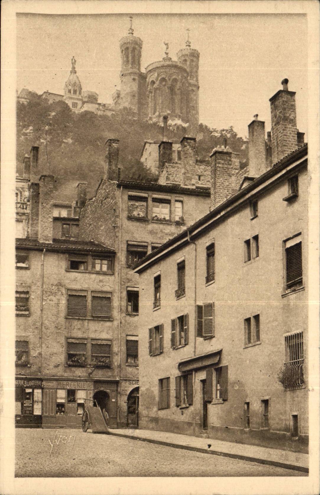 Lyon - Vieilles Maisons au pied de la Colline de Fourvière — Éditions d'Art YVON, Paris