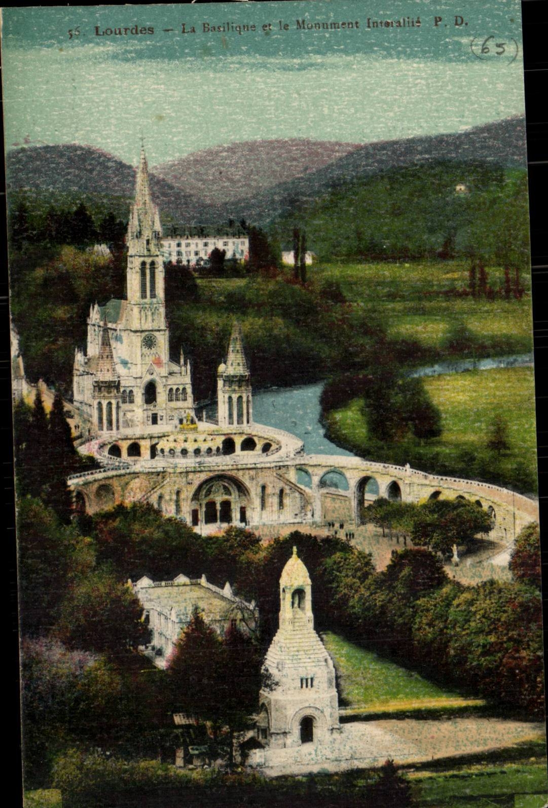 Lourdes CPA La basilique et le monument Interallie