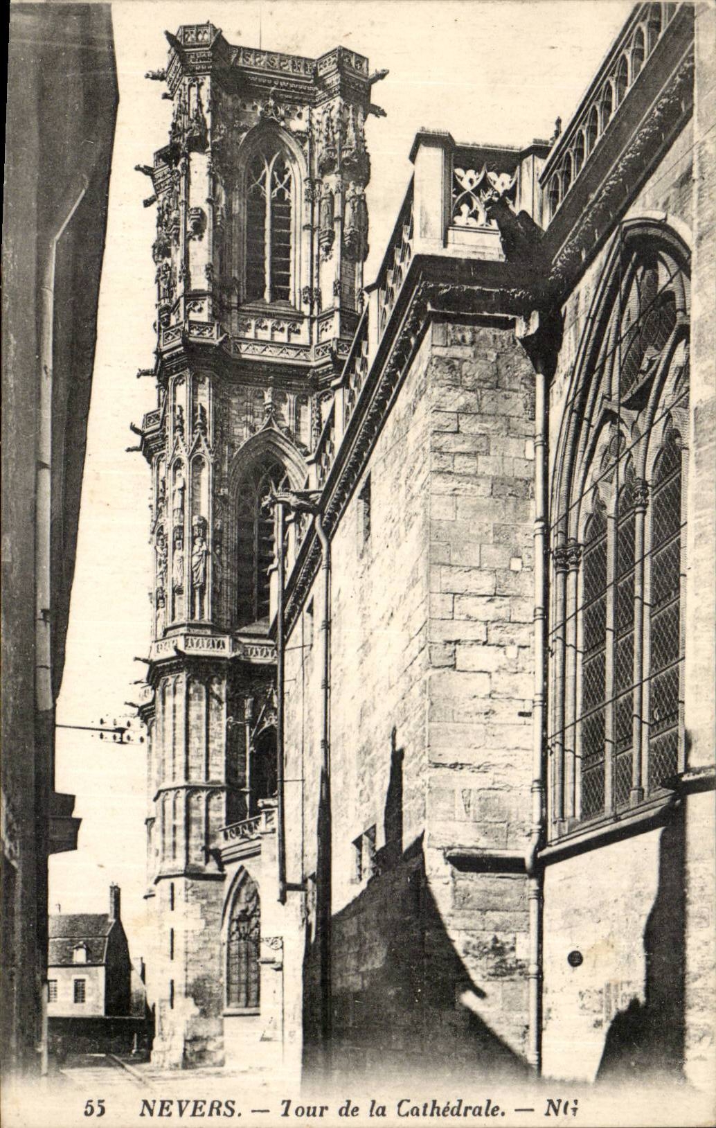 Nevers CPA tour de la cathedrale