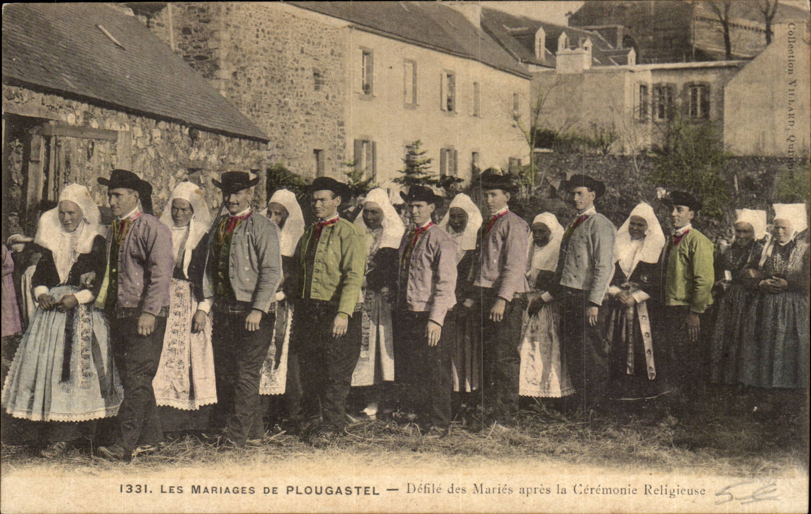 Les mariages de Plougastel CPA Defile des maries apres la ceremonie religieuse