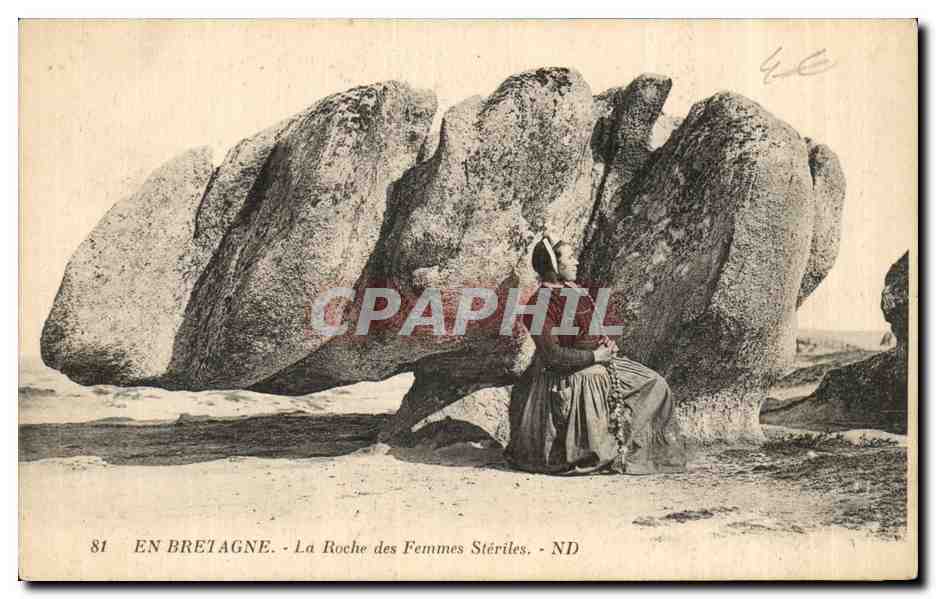 En Bretagne CPA La roche des femmes steriles 