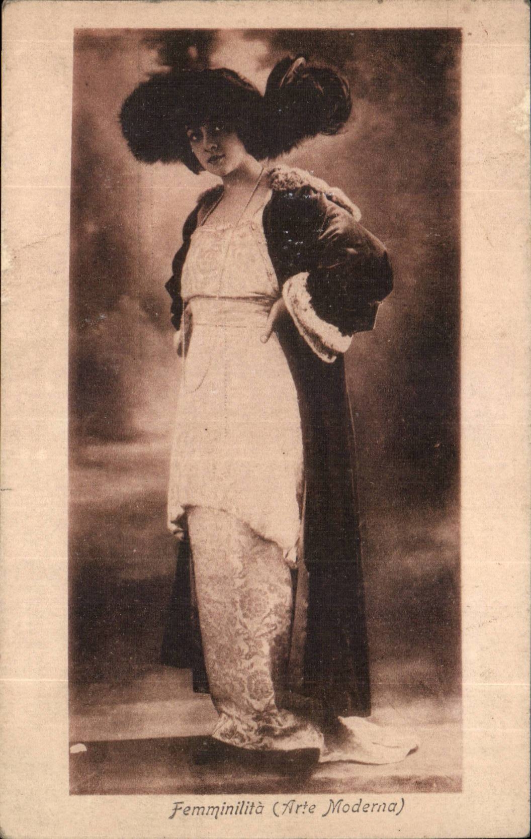 Italie Italia Folklore Costume CPA Femminilita (arte moderne) femme Annees folles