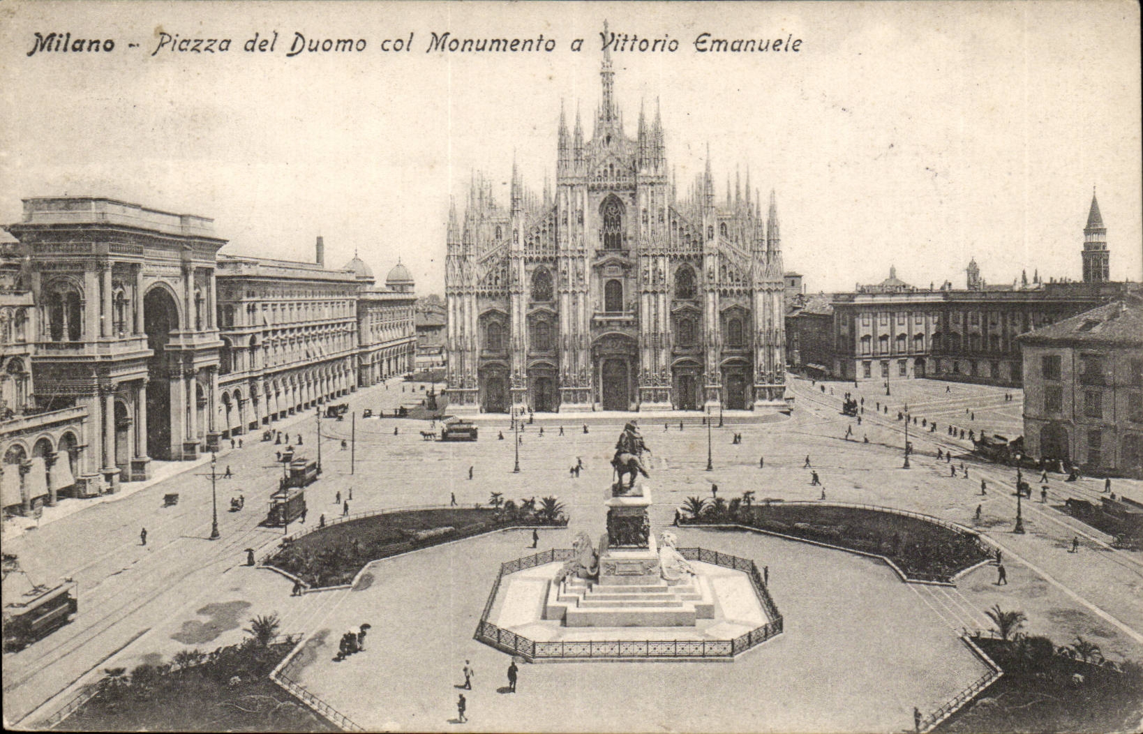 Italie - Italia - Milano - Milan - Piazza del Duoma col Monumento Vittoria Emmanuele CPA 