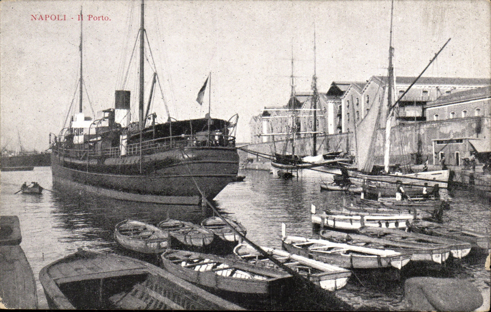 Italie Italia Napoli CPA Il porto (bateaux)