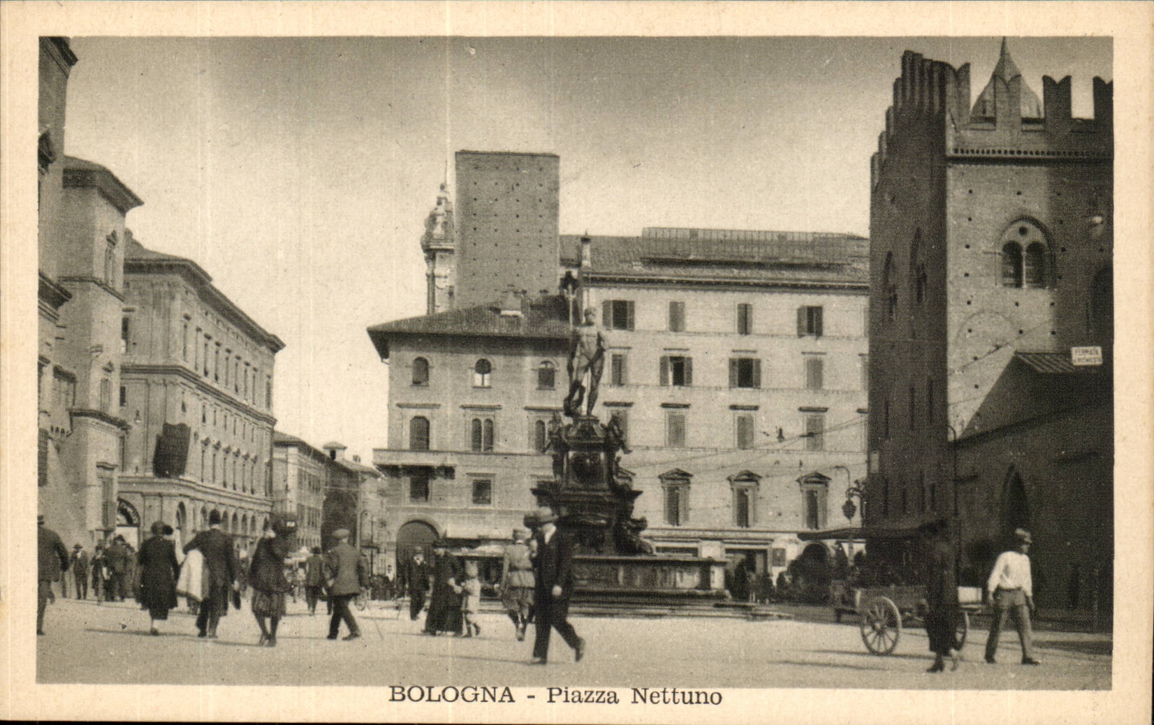 CPA Italie Italia Bologna Piaza Nettuno