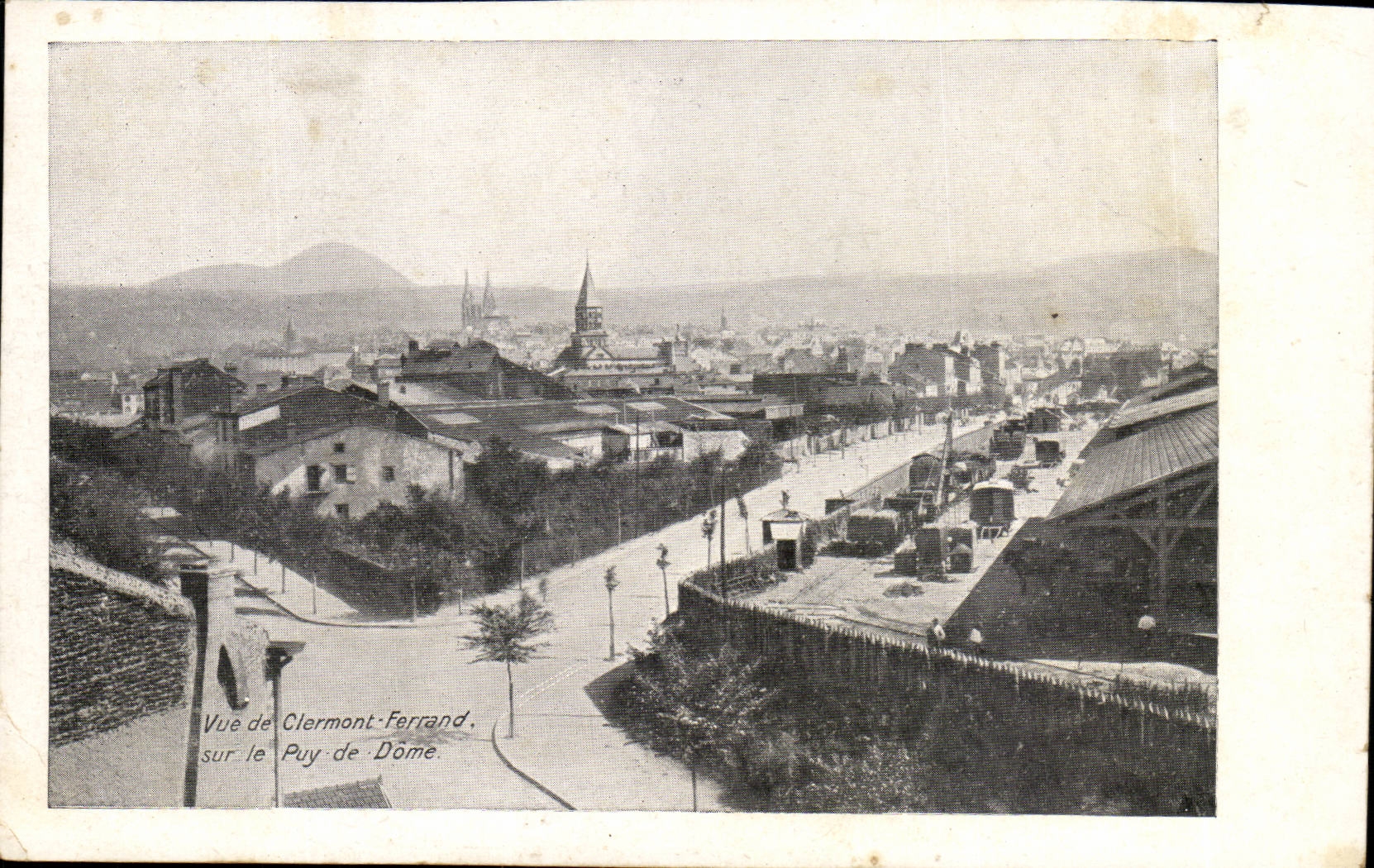 Vue de Clermont-Ferrand — sur le Puy-de-Dôme — Édition spéciale du Chocolat Poulain