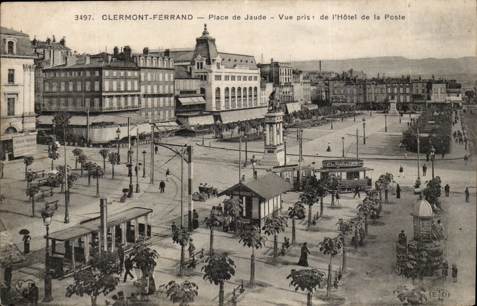 Clermont-Ferrand — Place de Jaude — Vue prise de l'Hôtel de la Poste