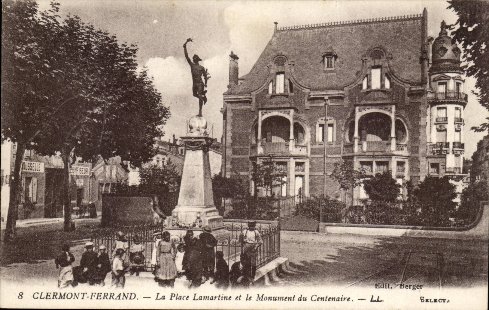Clermont-Ferrand — La Place Lamartine et le Monument du Centenaire — Edit. Berger Selecta