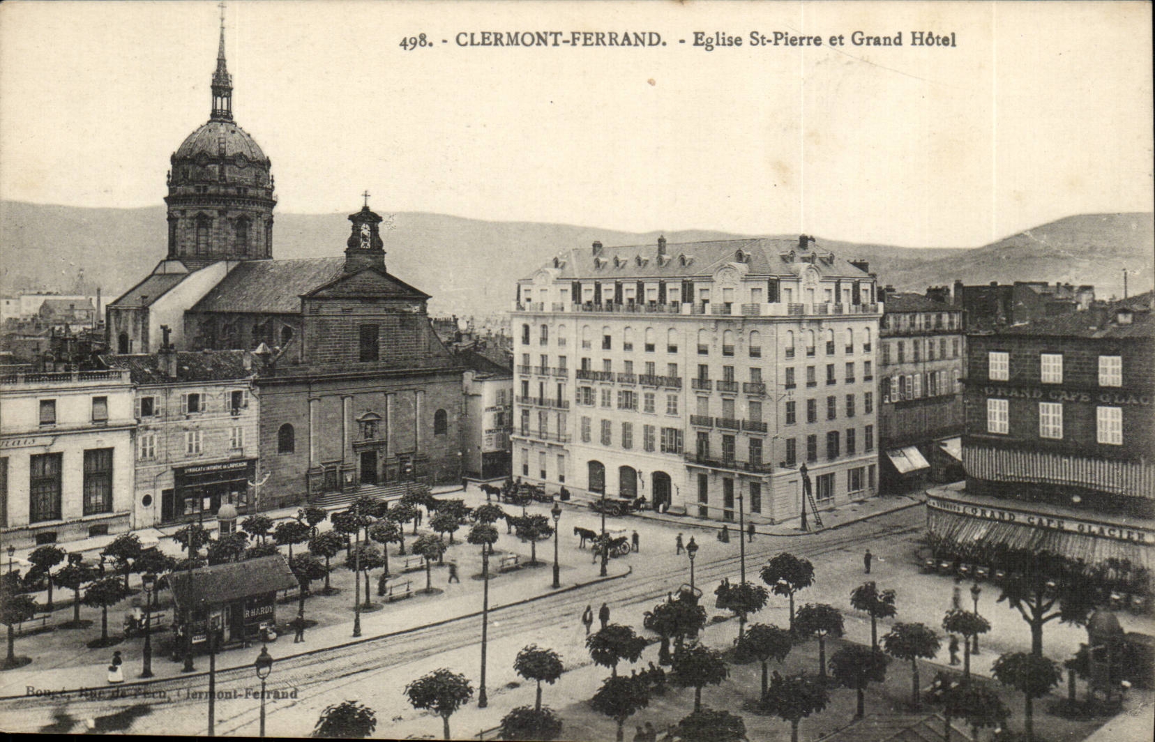 Puy de Dome- Clermont-Ferrand- Eglise St Pierre et Grand Hotel --CPA