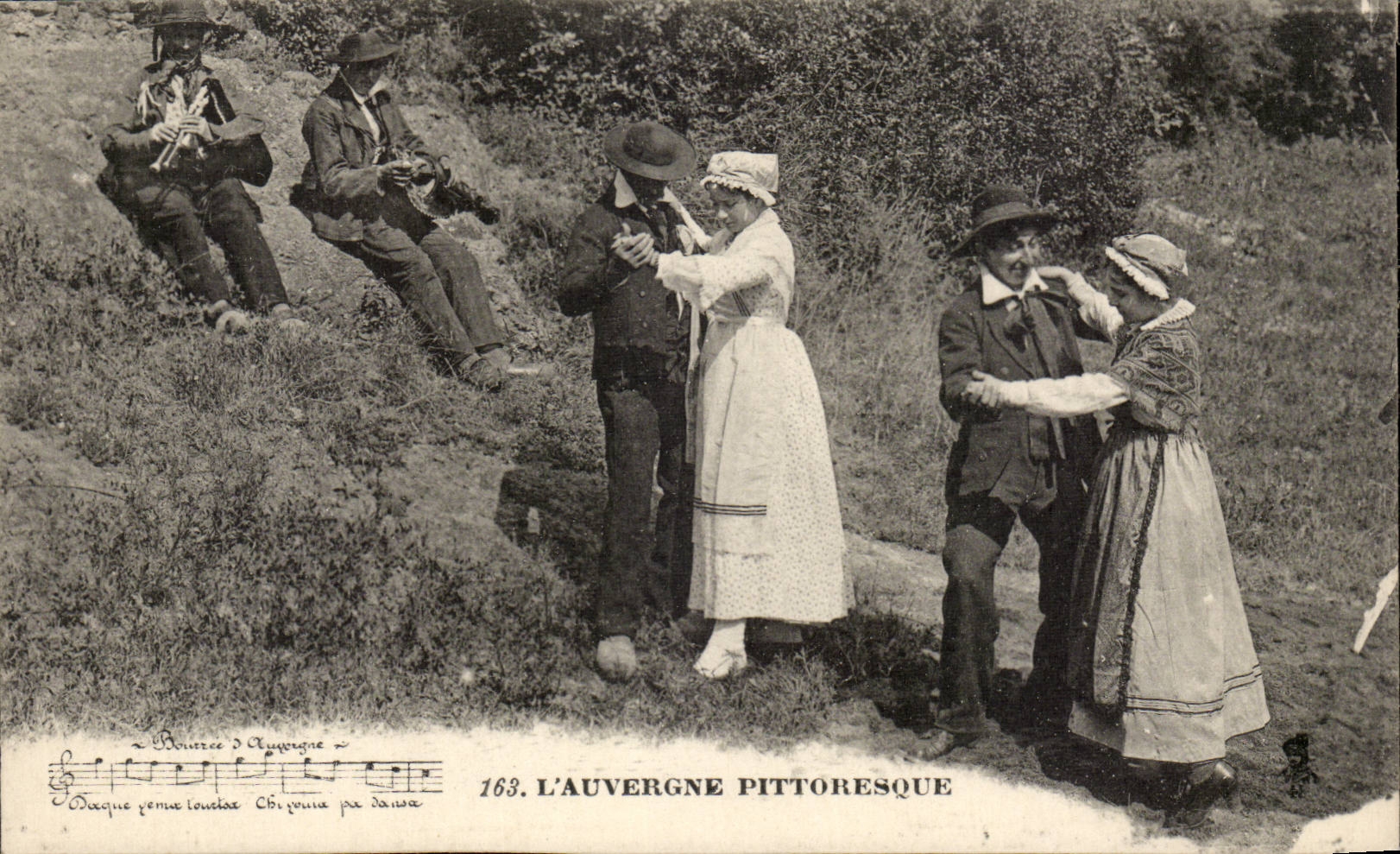 L'Auvergne pittoresque — Scène de danse et de musique — Éditeur : A. Béatrice d'Auvergne, n° 163