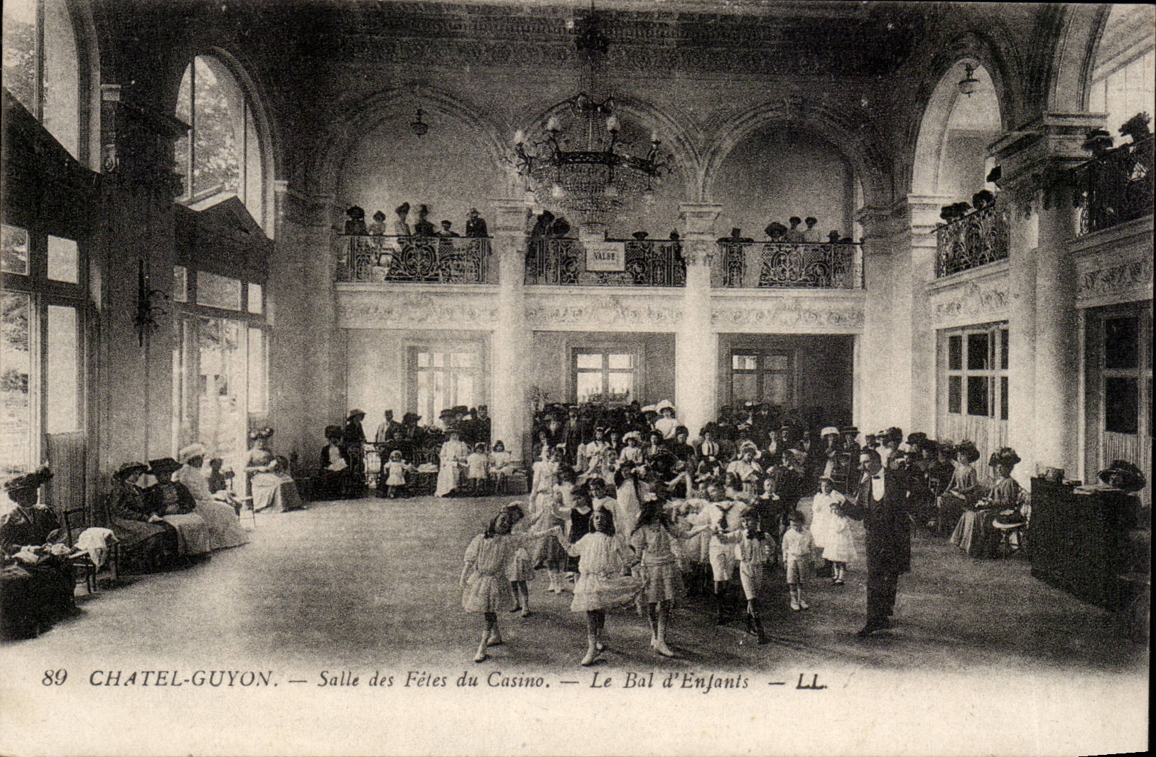 Châtel-Guyon — Salle des Fêtes du Casino — Le Bal d'Enfants — LL