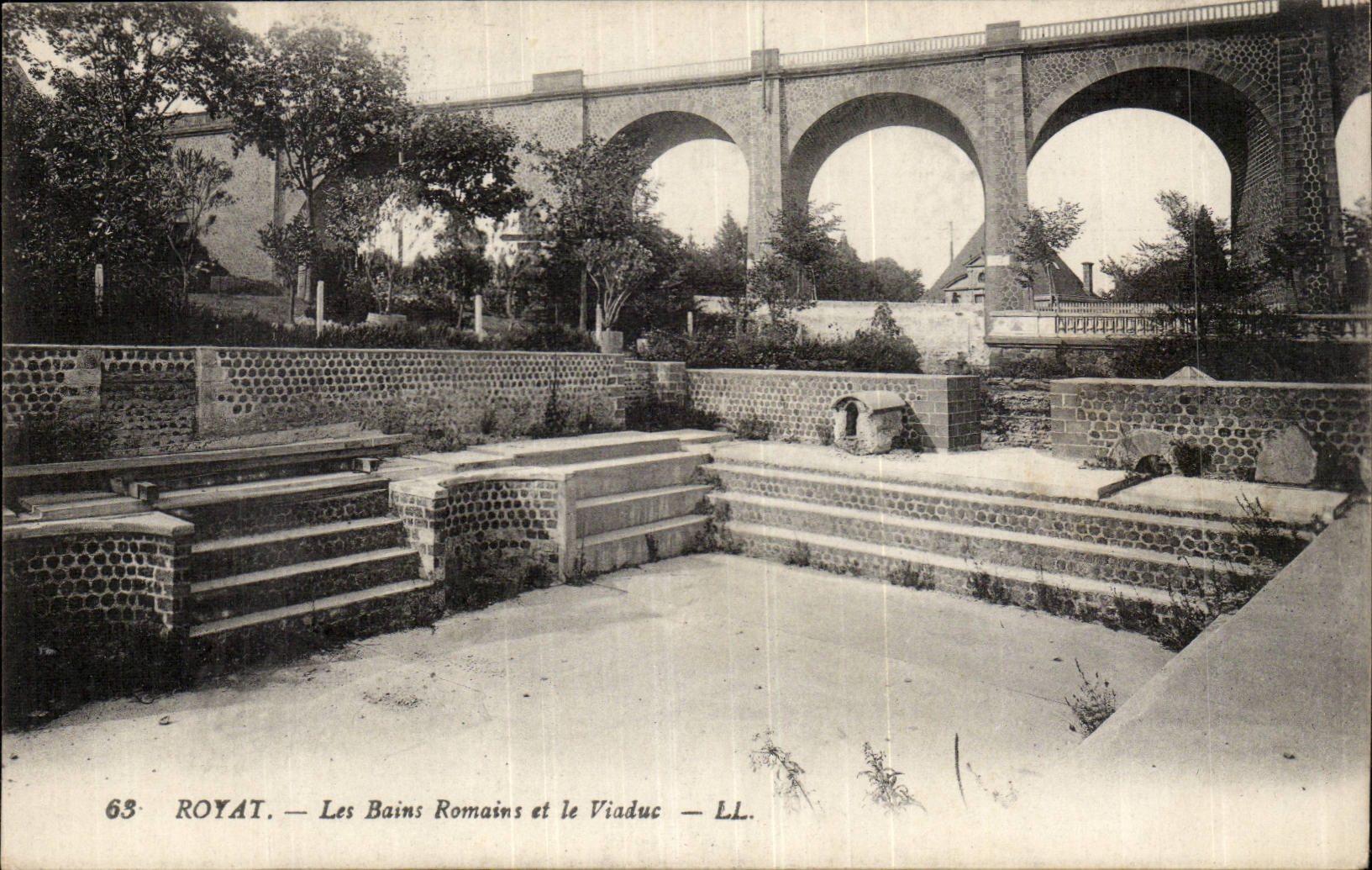 Royat — Les Bains Romains et le Viaduc — LL.
